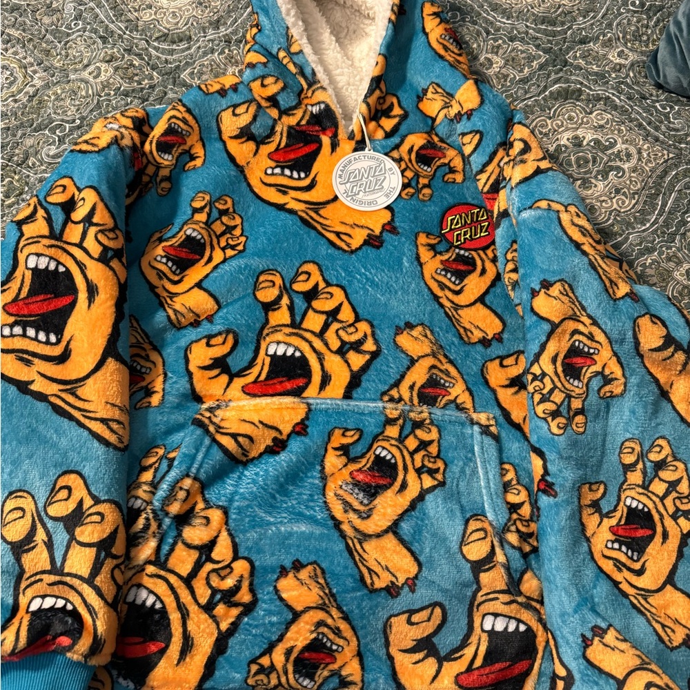 Santa Cruz Youth plush oversized hoody. Screaming hand design.